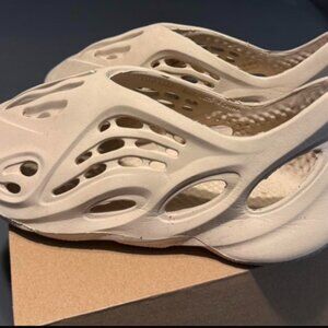 Yezzy foam runners ( they are real and don't come with the box )